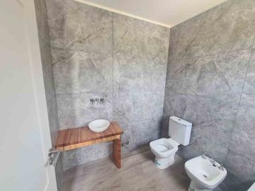 Venta casa 5 amb   club Manuel Belgrano Financia