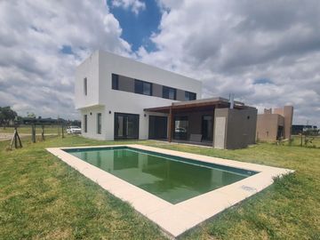 Venta casa 5 amb   club Manuel Belgrano Financia