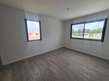 Venta casa 5 amb   club Manuel Belgrano Financia