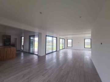 Venta casa 5 amb   club Manuel Belgrano Financia