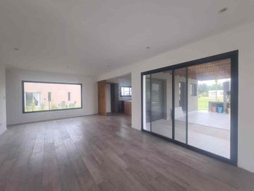 Venta casa 5 amb   club Manuel Belgrano Financia
