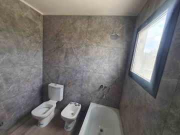 Venta casa 5 amb   club Manuel Belgrano Financia