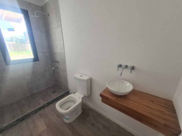 Venta casa 5 amb   club Manuel Belgrano Financia