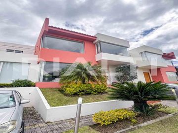 Casa en venta Cumbayá - Santa Inés