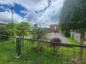 Vendo casa de dos pisos con suite