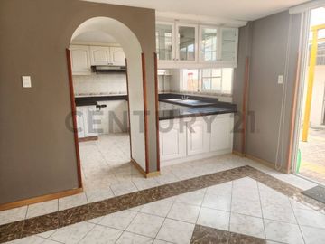 Vendo casa de dos pisos con suite