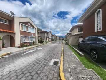 Vendo casa de dos pisos con suite
