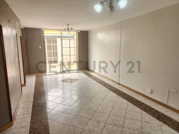 Vendo casa de dos pisos con suite