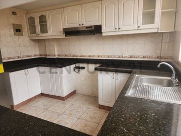Vendo casa de dos pisos con suite