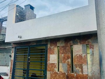 SE VENDE CASA EN COL. HACIENDA LA TRINIDAD, GPE. $2,000,000