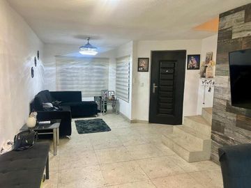 SE VENDE CASA EN COL. HACIENDA LA TRINIDAD, GPE. $2,000,000