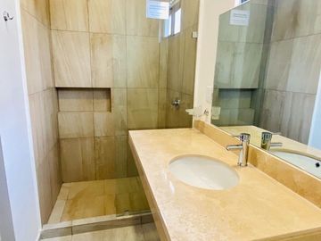 CASA EN VENTA MÉRIDA, PRIVADA CERCA DE SERVICIOS Y LA PLAYA