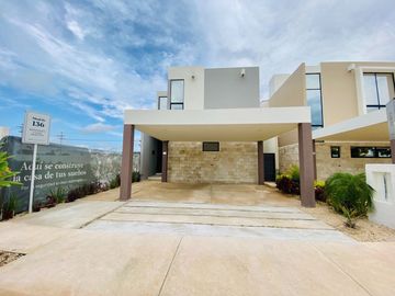 CASA EN VENTA MÉRIDA, PRIVADA CERCA DE SERVICIOS Y LA PLAYA
