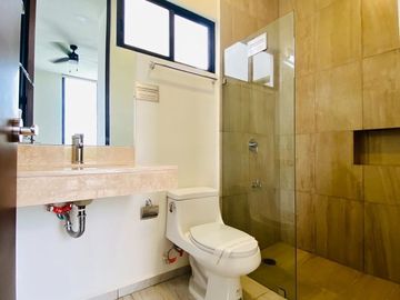 CASA EN VENTA MÉRIDA, PRIVADA CERCA DE SERVICIOS Y LA PLAYA