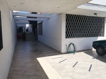 De Venta Casa Rentera Sector La Luz - 5 departamentos