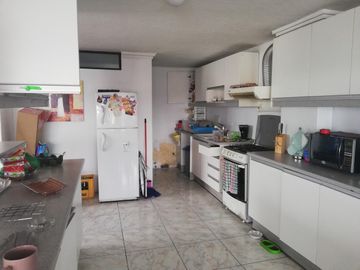 De Venta Casa Rentera Sector La Luz - 5 departamentos