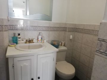 De Venta Casa Rentera Sector La Luz - 5 departamentos