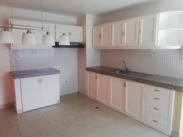De Venta Casa Rentera Sector La Luz - 5 departamentos