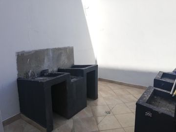 De Venta Casa Rentera Sector La Luz - 5 departamentos