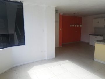 De Venta Casa Rentera Sector La Luz - 5 departamentos