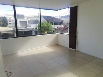 De Venta Casa Rentera Sector La Luz - 5 departamentos