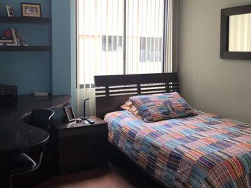 Se vende bonita casa de cuatro dormitorios, sector San Fernando.