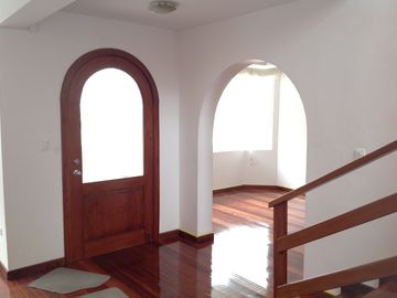 Venta Casa de 235m2 con 3 dormitorios sector Norte de Quito