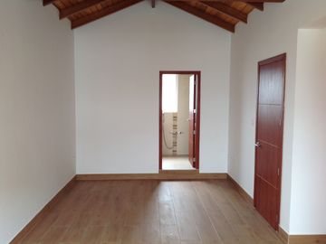 Venta Casa de 235m2 con 3 dormitorios sector Norte de Quito