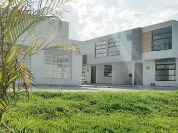 Casas Vip 108 m² Garage Cubierto, El Carmen - Llano Grande