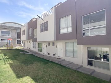 Casas Vip en Venta - 3 Dorm. - Terraza - Piscina - Sector Embajada Americana