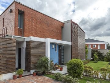 VENDO HERMOSA CASA EN URBANIZACION SAN GERMÁN
