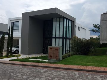CASA DE VENTA DE LUJO EN TUMBACO