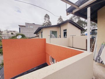 Casa en Venta, con Suite y Patio Privado, Sector Amagasí del Inca