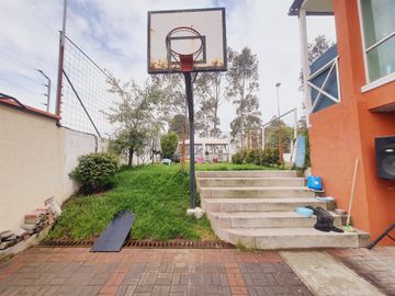 Casa en Venta, con Suite y Patio Privado, Sector Amagasí del Inca