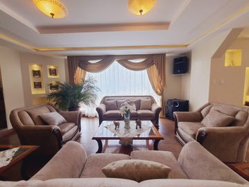 Casa en Venta, con Suite y Patio Privado, Sector Amagasí del Inca