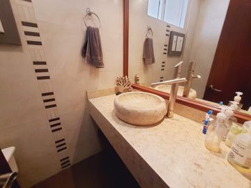Casa en Venta, con Suite y Patio Privado, Sector Amagasí del Inca