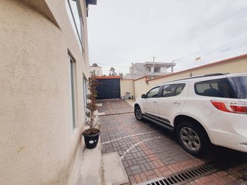 Casa en Venta, con Suite y Patio Privado, Sector Amagasí del Inca