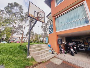 Casa en Venta, con Suite y Patio Privado, Sector Amagasí del Inca