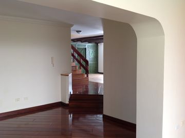 Venta casa de Lujo 4 dormitorios y departamento 3 dorm. Urbanización El Condado
