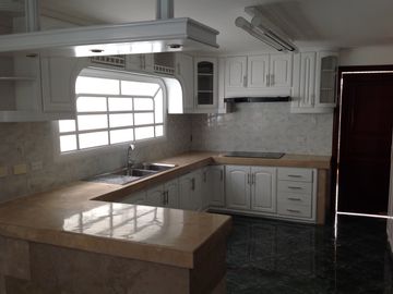 Venta casa de Lujo 4 dormitorios y departamento 3 dorm. Urbanización El Condado