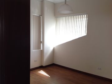 Venta casa de Lujo 4 dormitorios y departamento 3 dorm. Urbanización El Condado