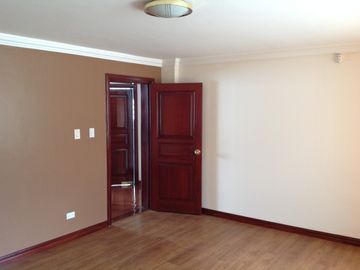 Venta casa de Lujo 4 dormitorios y departamento 3 dorm. Urbanización El Condado
