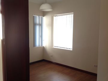 Venta casa de Lujo 4 dormitorios y departamento 3 dorm. Urbanización El Condado