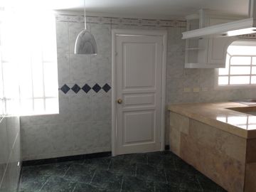 Venta casa de Lujo 4 dormitorios y departamento 3 dorm. Urbanización El Condado