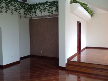 Venta casa de Lujo 4 dormitorios y departamento 3 dorm. Urbanización El Condado