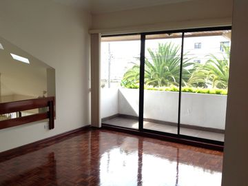 Venta casa de Lujo 4 dormitorios y departamento 3 dorm. Urbanización El Condado
