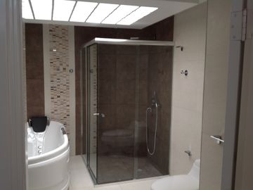 Venta casa de Lujo 4 dormitorios y departamento 3 dorm. Urbanización El Condado