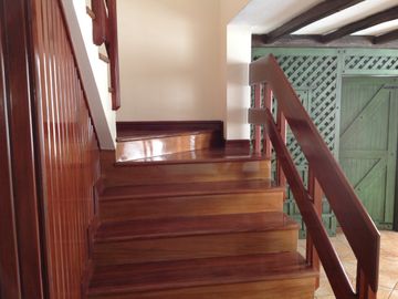 Venta casa de Lujo 4 dormitorios y departamento 3 dorm. Urbanización El Condado