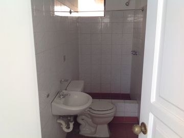 Venta casa de Lujo 4 dormitorios y departamento 3 dorm. Urbanización El Condado