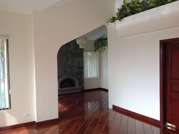 Venta casa de Lujo 4 dormitorios y departamento 3 dorm. Urbanización El Condado